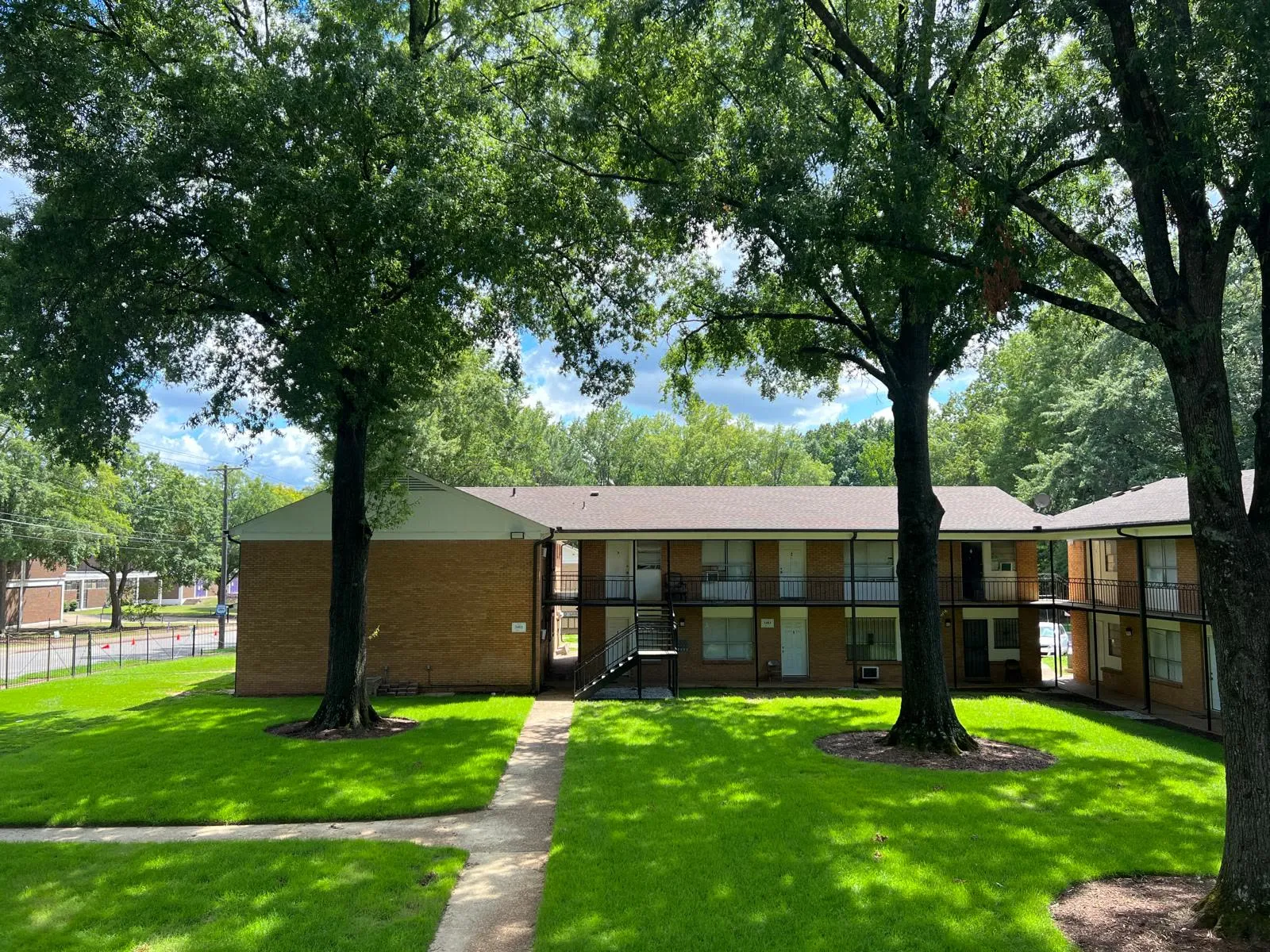 Grand Oaks — 3425 N Trezevant St, Memphis, TN 38127